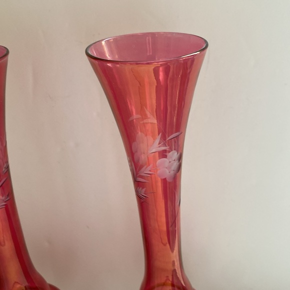Beautiful Cranberry glass cut to clear tall bud flower vase (2) - Picture 2 of 9